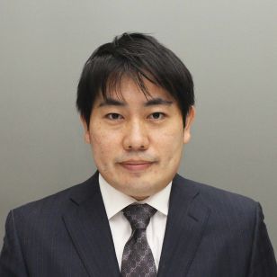 Akira  Okada